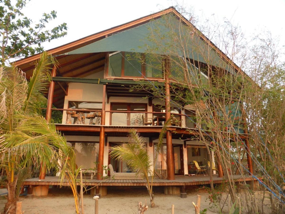 Castaway Surf Retreat 1 Hotel Sekongkang Buitenkant foto